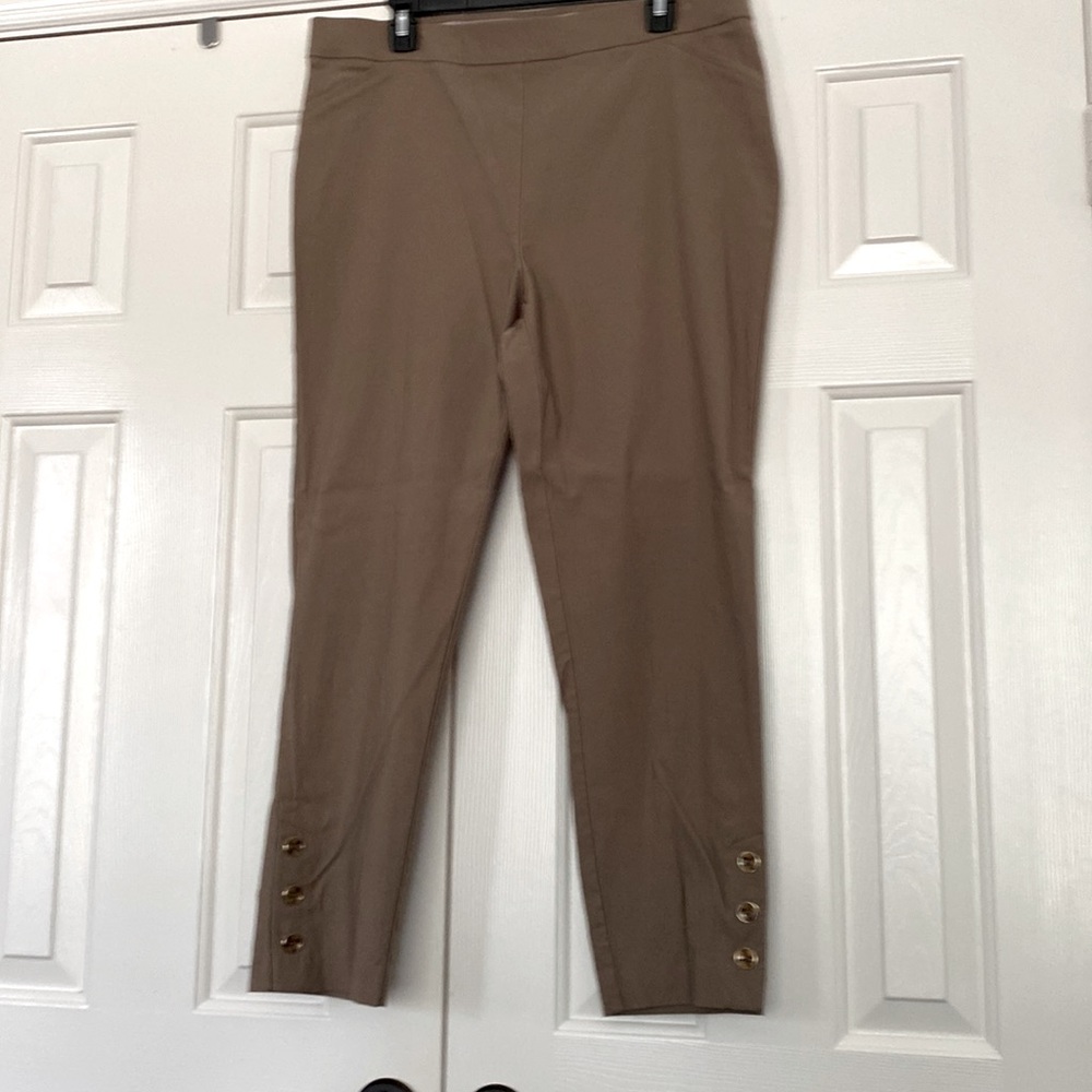 Roz&Ali pull on pants - dark khaki color
